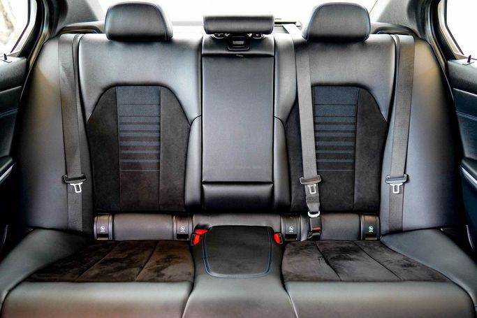 Подержанный BMW 3 Series 320i VII (G2x), 2.0 л, 2021 в Дубае от Linda Cars Черный цвет. GCC | AUTO.AE