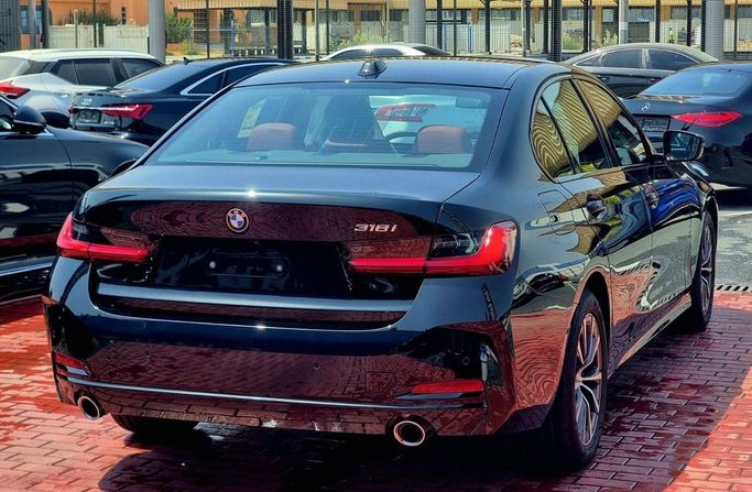 New BMW 3 Series 318i VII (G2x) Facelift 2, 2.0 l, 2025 in Dubai by Auto Gallery DXB, Black color. GCC Specs | AUTO.AE