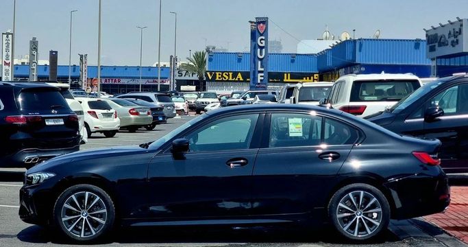 New BMW 3 Series 318i VII (G2x) Facelift 2, 2.0 l, 2025 in Dubai by Auto Gallery DXB, Black color. GCC Specs | AUTO.AE