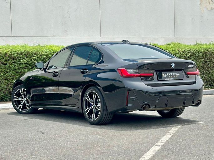 Подержанный BMW 3 Series 320i VII (G2x) Рестайлинг, 2.0 л, 2023 в Дубае от Express Motors Черный цвет. Корейская | AUTO.AE