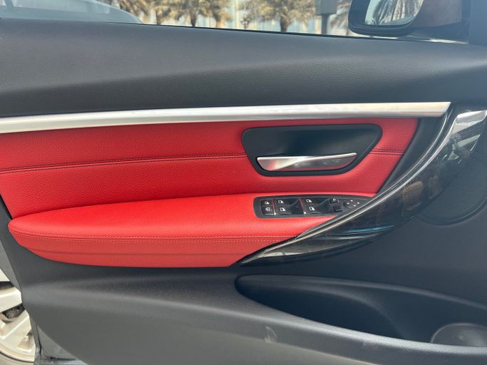 Used BMW 3 Series 320i xDrive VI (F3x) Facelift, 2.0 l, 2018 in Dubai, Grey color. GCC Specs | AUTO.AE