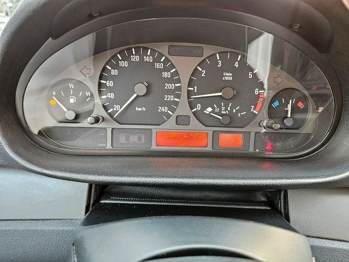 Подержанный BMW 3 Series 325i IV (E46), 2.5 л, 2002 в Дубае от Irfan Motors Синий цвет. Японская | AUTO.AE