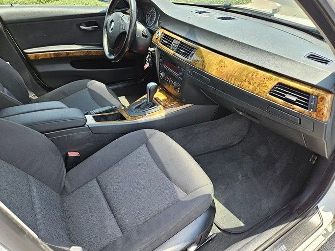 Used BMW 3 Series 325i IV (E46) Facelift, 2.5 l, 2006 in Dubai by Irfan Motors, White color. Japanese Specs | AUTO.AE