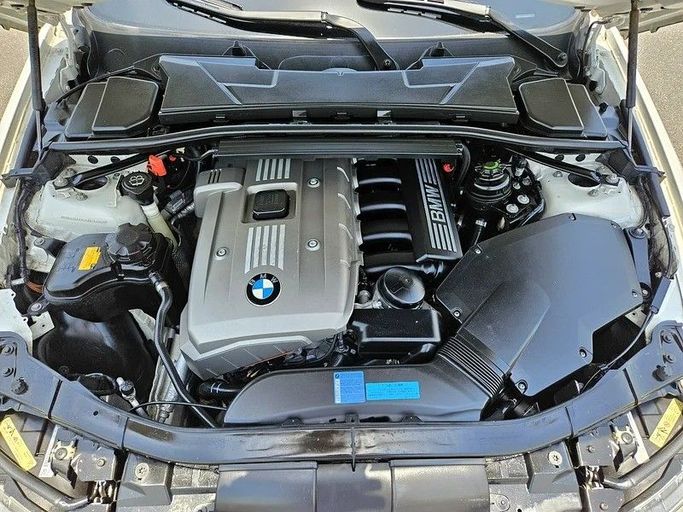 Used BMW 3 Series 325i IV (E46) Facelift, 2.5 l, 2006 in Dubai by Irfan Motors, White color. Japanese Specs | AUTO.AE