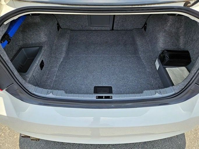 Used BMW 3 Series 325i IV (E46) Facelift, 2.5 l, 2006 in Dubai by Irfan Motors, White color. Japanese Specs | AUTO.AE