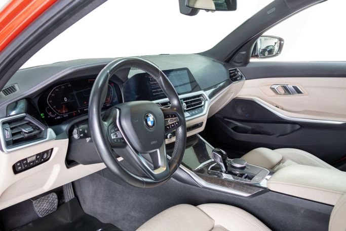 Подержанный BMW 3 Series 330i xDrive VI (F3x) Рестайлинг, 2.0 л, 2019 в Дубае от The Car Superstore Оранжевый цвет. GCC | AUTO.AE