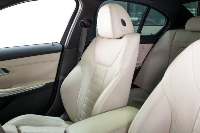 Подержанный BMW 3 Series 330i xDrive VI (F3x) Рестайлинг, 2.0 л, 2019 в Дубае от The Car Superstore Оранжевый цвет. GCC | AUTO.AE