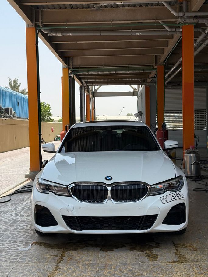 Подержанный BMW 3 Series 330i VII (G2x), 2.0 л, 2020 в Дубае Белый цвет. Американская | AUTO.AE