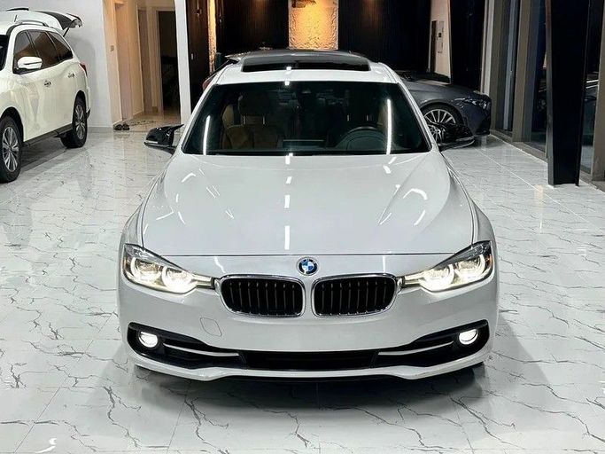 Подержанный BMW 3 Series 330i xDrive VI (F3x) Рестайлинг, 2.0 л, 2018 в Дубае от F1 Motors Белый цвет. Американская | AUTO.AE