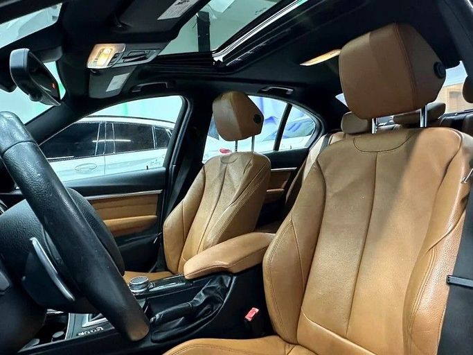 Подержанный BMW 3 Series 330i xDrive VI (F3x) Рестайлинг, 2.0 л, 2018 в Дубае от F1 Motors Белый цвет. Американская | AUTO.AE