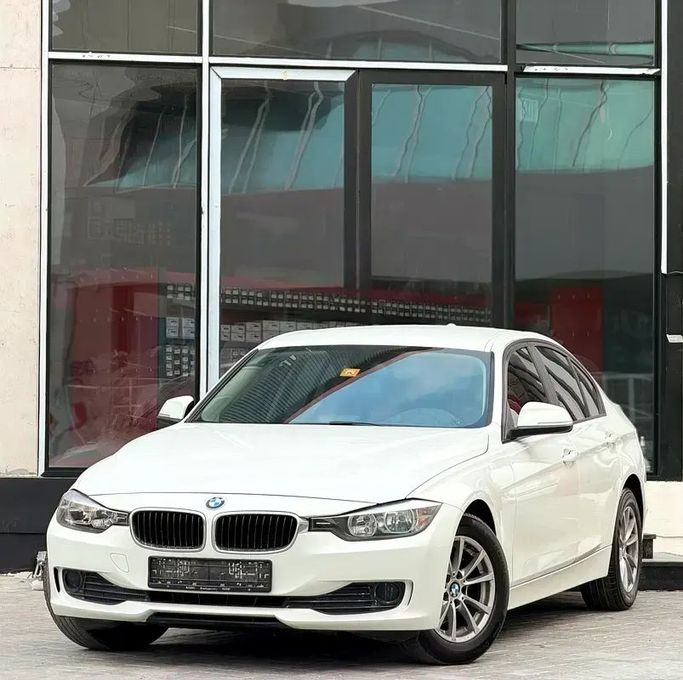 Подержанный BMW 3 Series 316i VI (F3x), 1.6 л, 2014 в Дубае от Morya Jeswani Cars Белый цвет. GCC | AUTO.AE