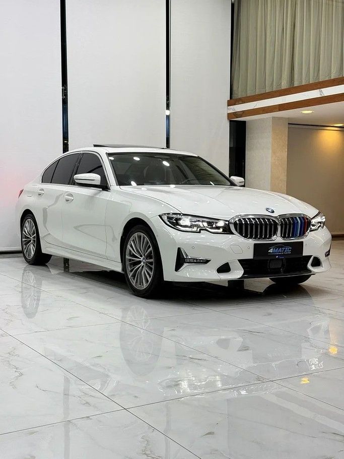 Подержанный BMW 3 Series 320i VII (G2x) Рестайлинг, 2.0 л, 2022 в Дубае от 4 Matic Motors Белый цвет. Корейская | AUTO.AE