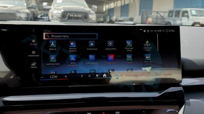 Новый BMW 5 Series 520i VIII (G60/G61/G68), 2.0 л, 2025 в Дубае от Auto Max Group Серый цвет. GCC | AUTO.AE