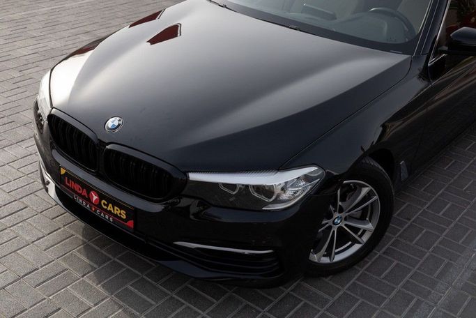 Подержанный BMW 5 Series 520i VII (G30/G31), 2.0 л, 2019 в Дубае от Linda Cars Черный цвет. GCC | AUTO.AE