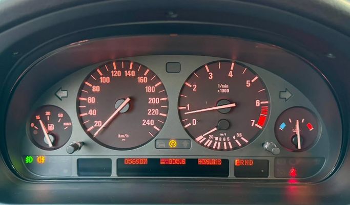 Подержанный BMW 5 Series 528i IV (E39), 2.8 л, 2000 в Дубае от Saeed Auto Тёмно-синий цвет. Японская | AUTO.AE