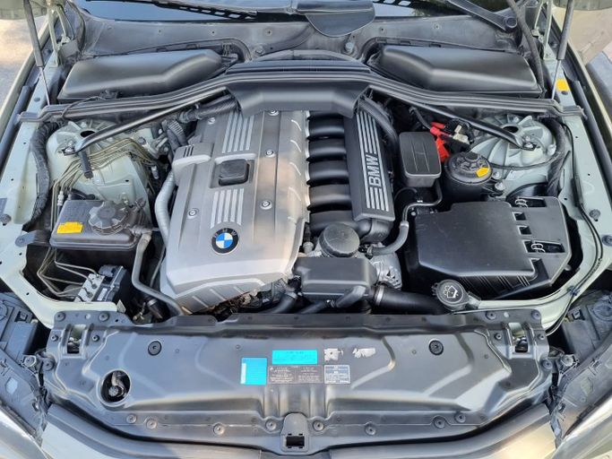 Used BMW 5 Series 525i V (E60/E61), 2.5 l, 2006 in Dubai by Saeed Auto, Brown color. Japanese Specs | AUTO.AE