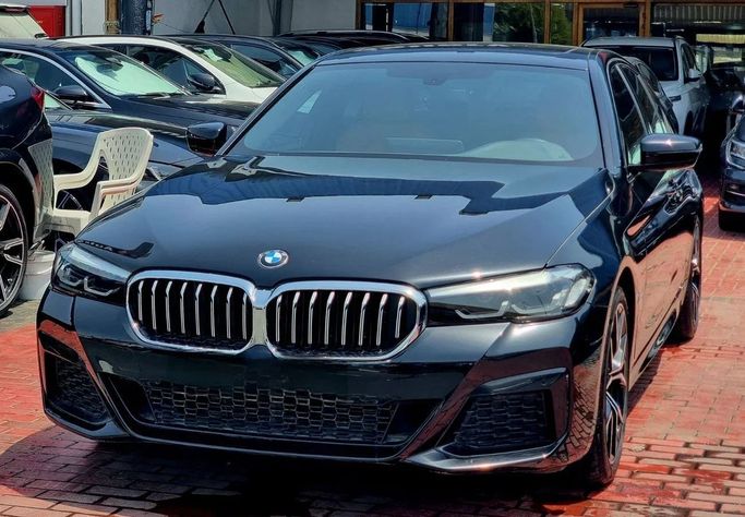 Подержанный BMW 5 Series 520i VII (G30/G31) Рестайлинг, 1.6 л, 2023 в Дубае от Auto Gallery DXB Черный цвет. GCC | AUTO.AE