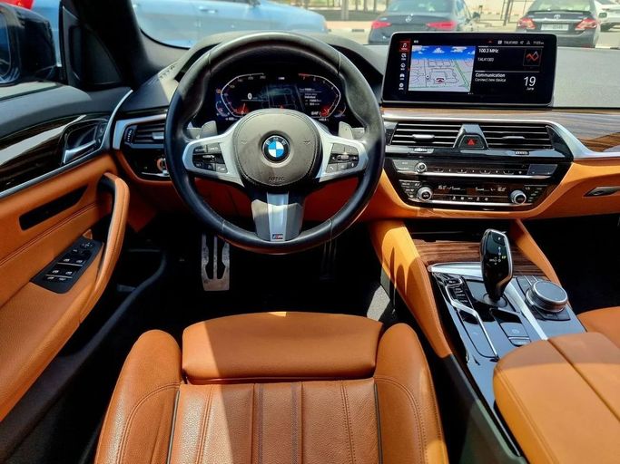 Подержанный BMW 5 Series 520i VII (G30/G31) Рестайлинг, 1.6 л, 2023 в Дубае от Auto Gallery DXB Черный цвет. GCC | AUTO.AE