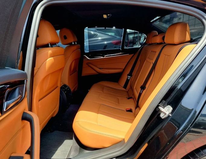 Подержанный BMW 5 Series 520i VII (G30/G31) Рестайлинг, 1.6 л, 2023 в Дубае от Auto Gallery DXB Черный цвет. GCC | AUTO.AE