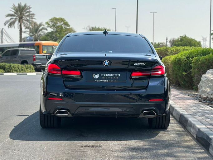 Подержанный BMW 5 Series 520i VII (G30/G31) Рестайлинг, 2.0 л, 2023 в Дубае от Express Motors Черный цвет. Корейская | AUTO.AE