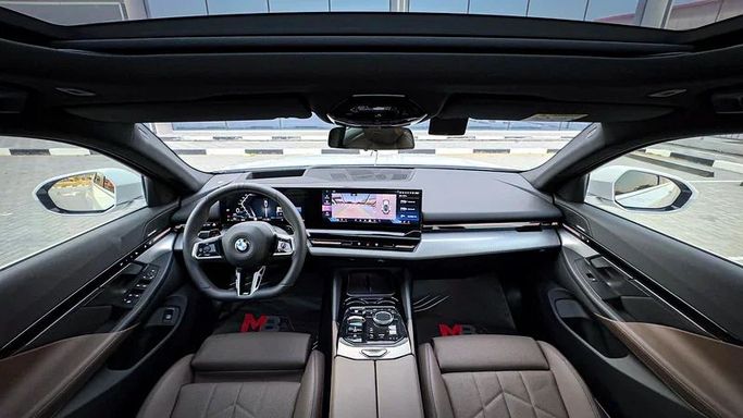 Новый BMW 5 Series 520i VIII (G60/G61/G68), 2.0 л, 2025 в Дубае от MBA Motors Белый цвет. Other | AUTO.AE
