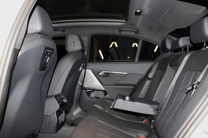 Подержанный BMW 5 Series 520i VII (G30/G31) Рестайлинг, 2.0 л, 2023 в Дубае от Billionaire Motors Белый цвет. Корейская | AUTO.AE