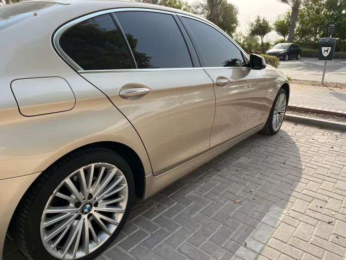 Подержанный BMW 5 Series 528i VI (F10/F11/F07), 3.0 л, 2011 в Дубае Бежевый цвет. GCC | AUTO.AE
