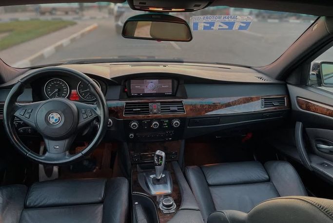 Подержанный BMW 5 Series 530i VI (F10/F11/F07), 3.0 л, 2009 в Дубае от Japan Motors Тёмно-синий цвет. Японская | AUTO.AE