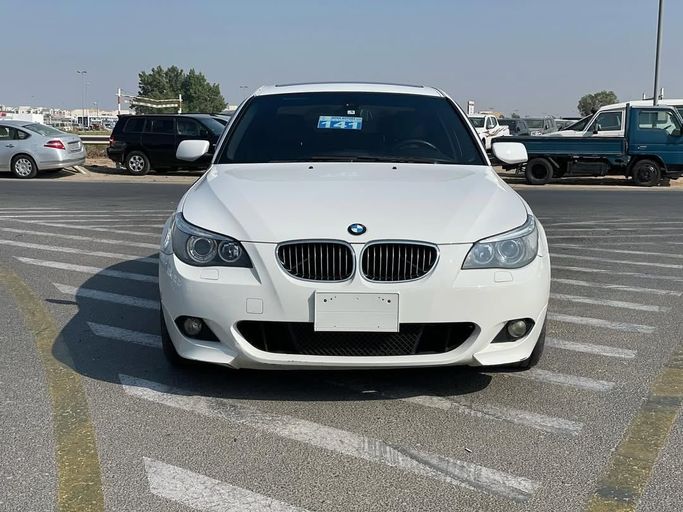 Подержанный BMW 5 Series 525i V (E60/E61) Рестайлинг, 2.5 л, 2007 в Дубае от Japan Motors Белый цвет. Японская | AUTO.AE