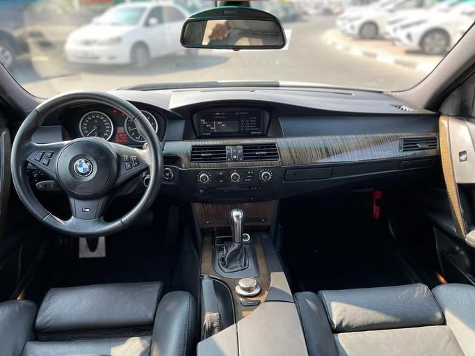 Подержанный BMW 5 Series 525i V (E60/E61) Рестайлинг, 2.5 л, 2007 в Дубае от Japan Motors Белый цвет. Японская | AUTO.AE