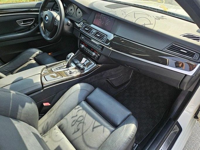 Used BMW 5 Series 530i VI (F10/F11/F07), 3.0 l, 2011 in Dubai by Irfan Motors, White color. Japanese Specs | AUTO.AE