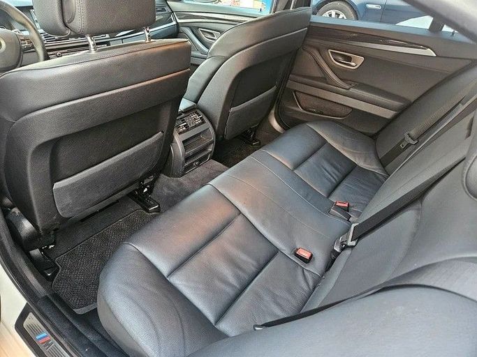 Used BMW 5 Series 530i VI (F10/F11/F07), 3.0 l, 2011 in Dubai by Irfan Motors, White color. Japanese Specs | AUTO.AE