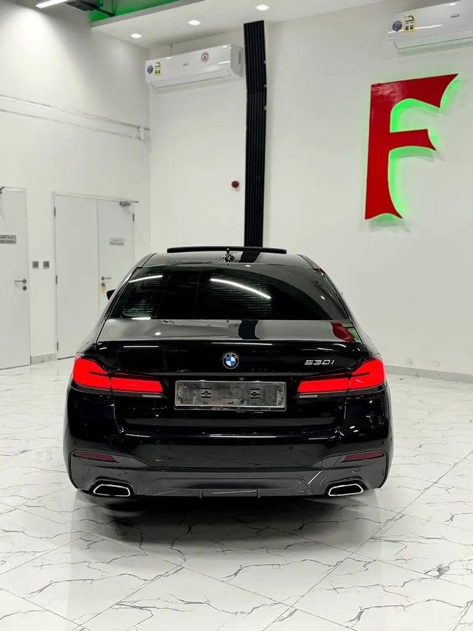 Подержанный BMW 5 Series 530i VII (G30/G31) Рестайлинг, 2.0 л, 2021 в Дубае от F1 Motors Черный цвет. GCC | AUTO.AE