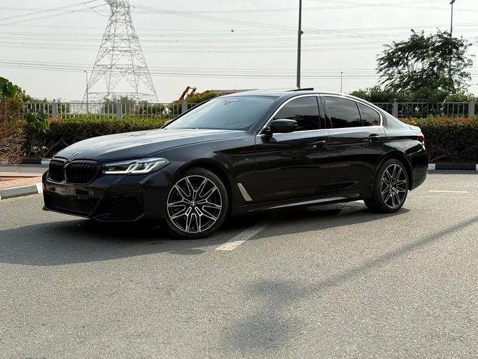 Подержанный BMW 5 Series 520i VII (G30/G31) Рестайлинг, 2.0 л, 2023 в Дубае от Alpha Motors Черный цвет. Корейская | AUTO.AE