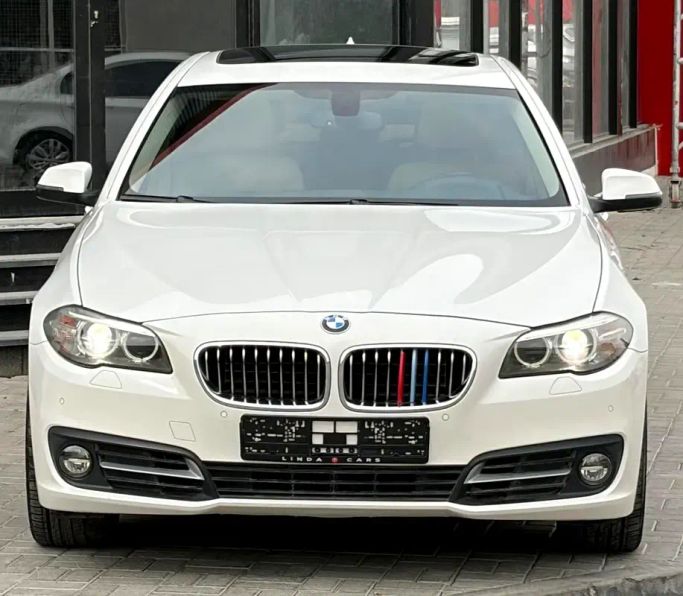مستعملة BMW 5 Series 520i عملية فيس ليفت VI (F10/F11/F07), 2.0 l, 2015 في في دبي من Morya Jeswani Cars، اللون أبيض. مواصفات الخليج | AUTO.AE
