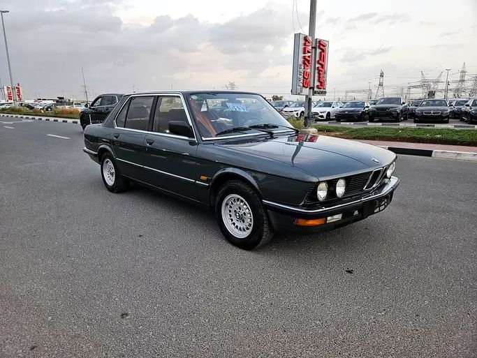 مستعملة BMW 5 Series 520i II (E28), 2.0 l, 1987 في في دبي من Irfan Motors، اللون رمادي. المواصفات اليابانية | AUTO.AE | إعلان #256543