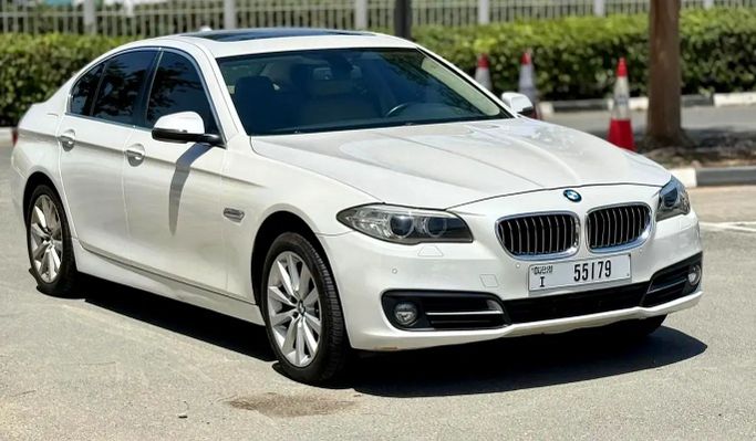 مستعملة BMW 5 Series 520i عملية فيس ليفت VI (F10/F11/F07), 2.0 l, 2015 في في دبي من Auto Links LLC، اللون أبيض. مواصفات الخليج | AUTO.AE | إعلان #260845