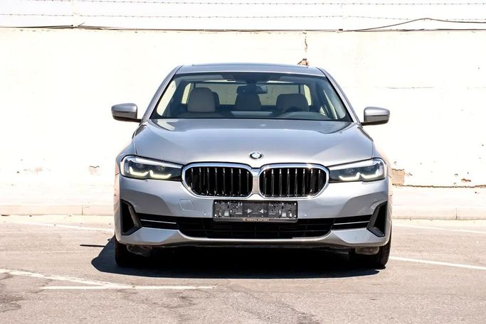مستعملة BMW 5 Series 520i عملية فيس ليفت VII (G30/G31), 2.0 l, 2023 في في دبي من VERONA MOTORS، اللون رمادي. مواصفات الخليج | AUTO.AE | إعلان #261892