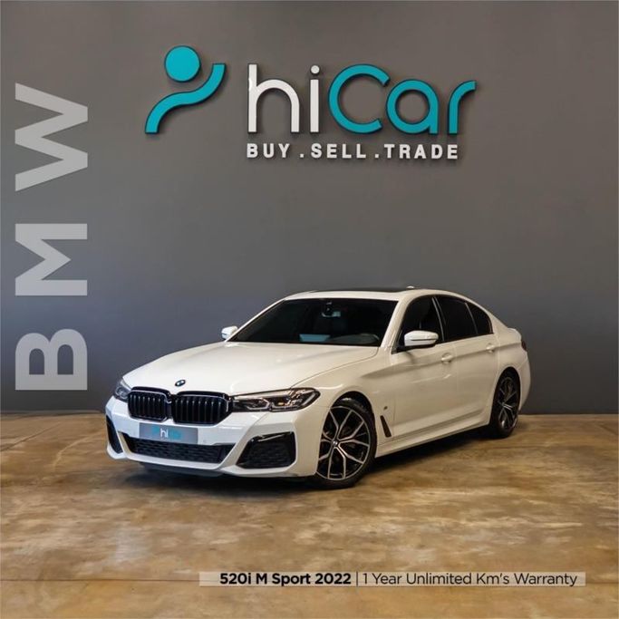 مستعملة BMW 5 Series 520i عملية فيس ليفت VII (G30/G31), 2.0 l, 2022 في في دبي من Hi Car Approved Pre-Owned Cars Showroom، اللون أبيض. مواصفات الخليج | AUTO.AE | إعلان #264452