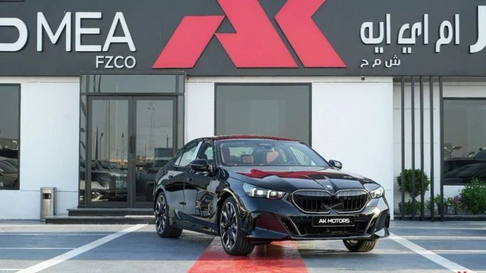 جديدة BMW 5 Series 530i VIII (G60/ G61/ G68), 2.0 l, 2026 في في دبي من AK Motors MEA، اللون أسود. مواصفات الخليج | AUTO.AE | إعلان #265601