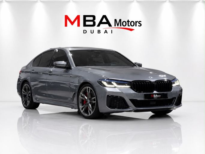 مستعملة BMW 5 Series M550i xDrive عملية فيس ليفت VII (G30/G31), 4.4 l, 2023 في في الإمارات, دبي من MBA Motors، اللون فضي. المواصفات الكورية | AUTO.AE | إعلان #278283