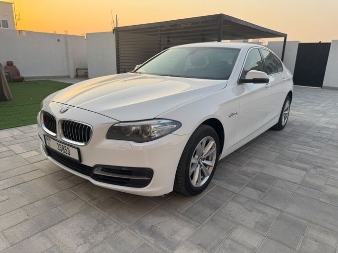 Подержанный ⁦BMW 5 Series 535i xDrive VI (F10/F11/F07) Рестайлинг, 3.0 л, 2016⁩ в ОАЭ, Дубай Белый цвет. GCC | AUTO.AE | Объявление #285465