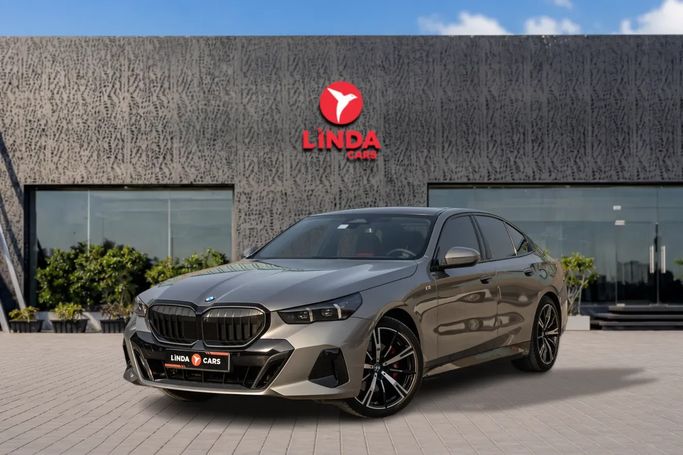 مستعملة ⁦BMW 5 Series 520i VIII (G60/ G61/ G68)، 2.0 l، 2025⁩ في في الإمارات, دبي من Linda Cars، اللون رمادي. مواصفات الخليج | AUTO.AE | إعلان #289378