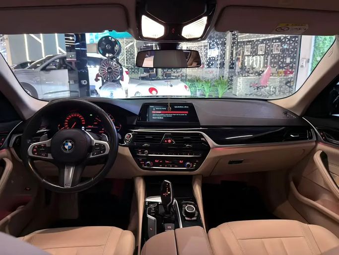 Used BMW 5 Series 520i VII (G30/G31), 2.0 l, 2018 in UAE, Dubai by GE Motors, Black color. European Specs | AUTO.AE | Listing #295558 — photo 10 of 17