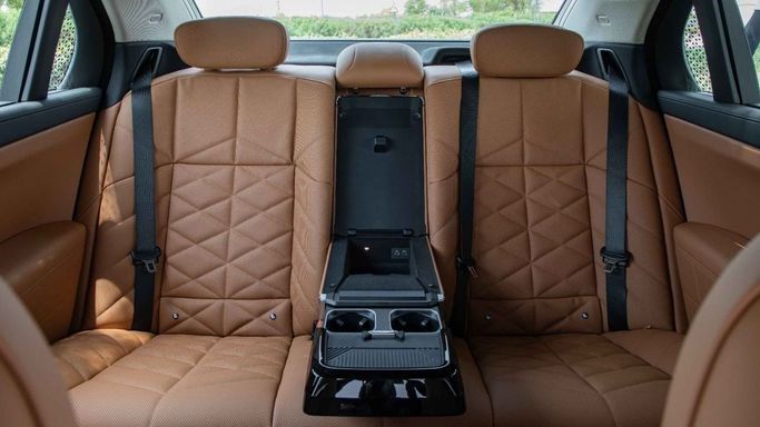 Новый BMW 7 Series 735i VII (G70), 3.0 л, 2025 в Дубае от Dresden Motors Черный цвет. GCC | AUTO.AE