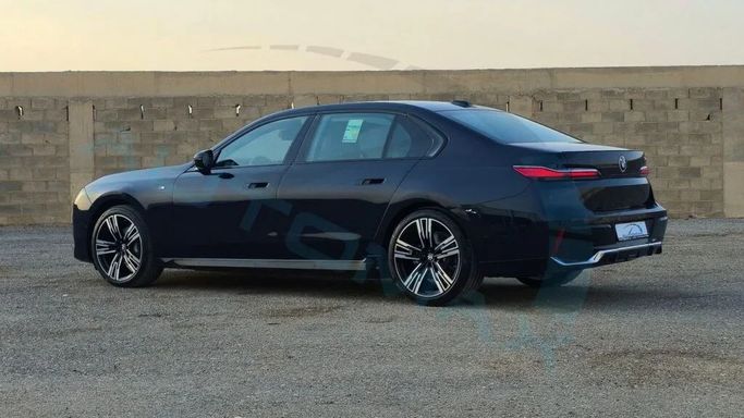 New BMW 7 Series 735i VII (G70), 3.0 l, 2025 in Dubai by Auto Max Group, Black color. GCC Specs | AUTO.AE