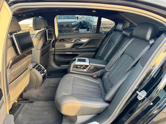 Подержанный BMW 7 Series 750Li VI (G11/G12), 4.4 л, 2017 в Дубае от Saeed Auto Черный цвет. Японская | AUTO.AE