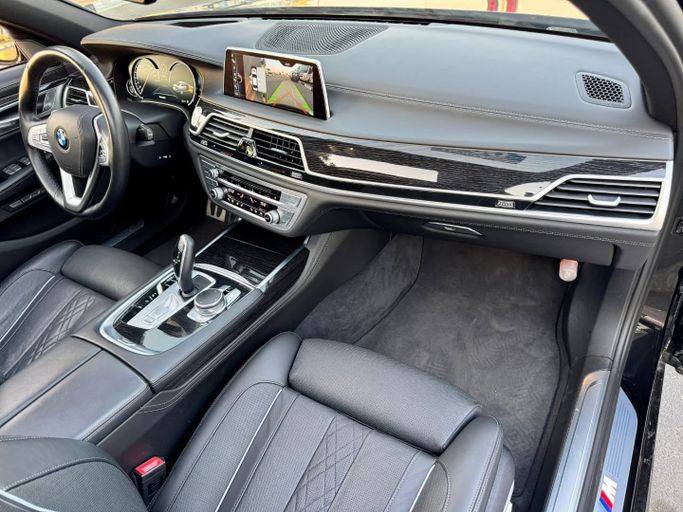 Used BMW 7 Series 750i VI (G11/G12), 4.4 l, 2017 in Dubai by Saeed Auto, Black color. Japanese Specs | AUTO.AE