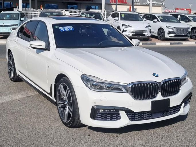 Подержанный BMW 7 Series 750i VI (G11/G12), 4.4 л, 2017 в Дубае от Saeed Auto Белый цвет. Японская | AUTO.AE
