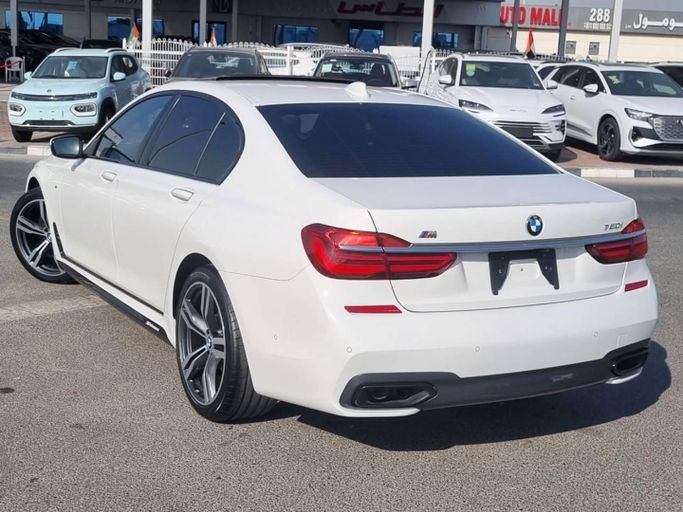 Подержанный BMW 7 Series 750i VI (G11/G12), 4.4 л, 2017 в Дубае от Saeed Auto Белый цвет. Японская | AUTO.AE
